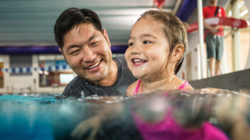 dad and daughter swimming lesson